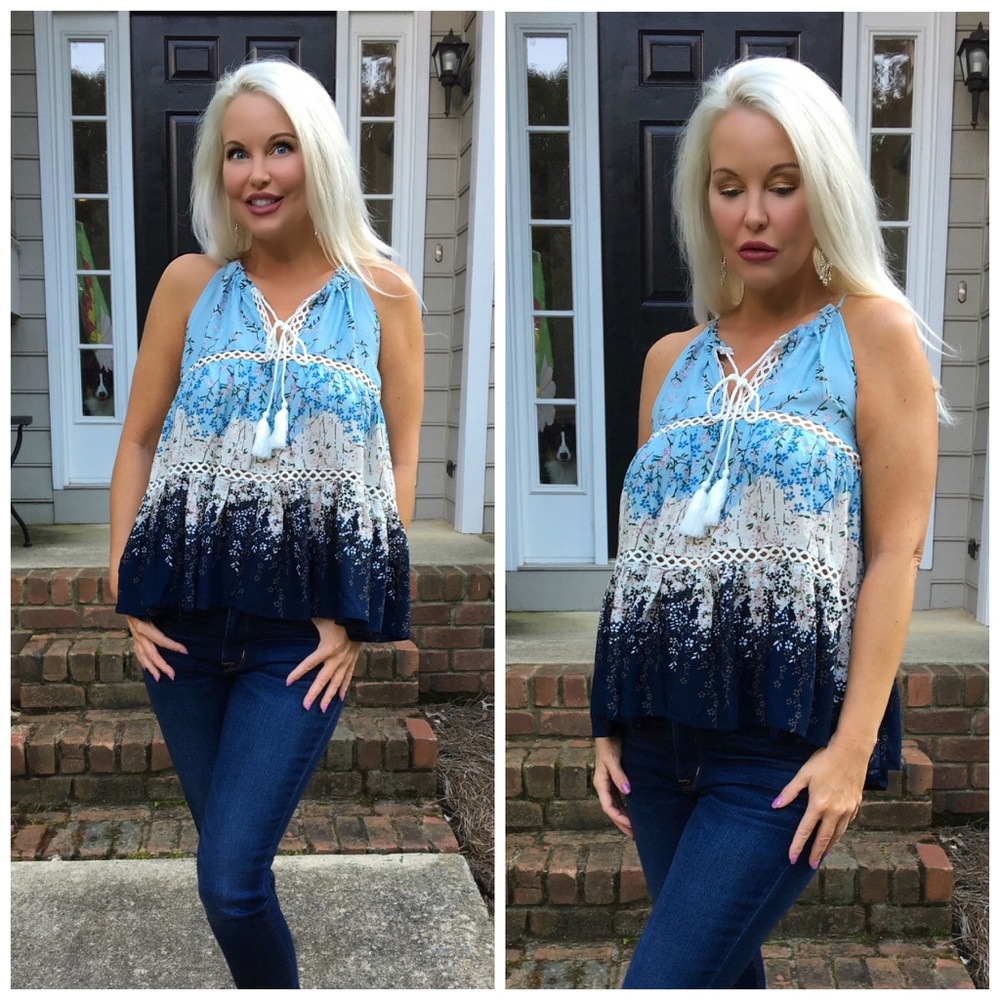 LAST 1!! 💕SALE!! Stunning Dual Color Floral Top! - Picture 2 of 4